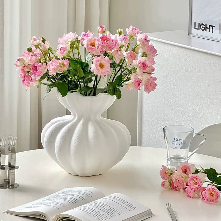 Dekorat vase aus Keramik für die Wohnkultur Anzeige