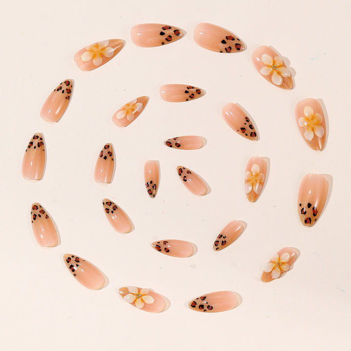 Dekorative Leopardenmuster Stiletto-Nagelerweiterungen Karnz