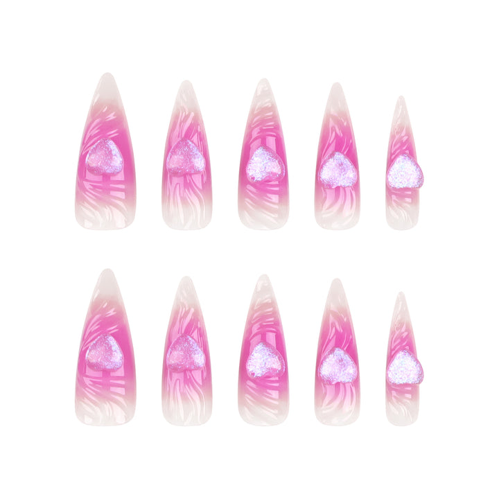 Kunstvolle Stiletto-Nägel mit Herz-Design und Glitzerakzenten Karnz