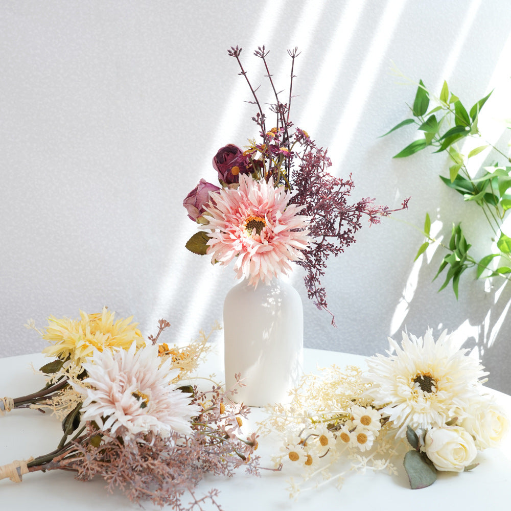 Elegante getrocknete Blumenarrangement