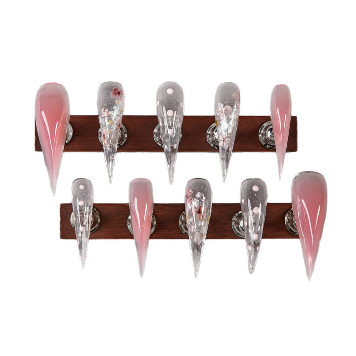 Stiletto Press-On Nail Art Set mit stilvollen metallischen Akzenten
