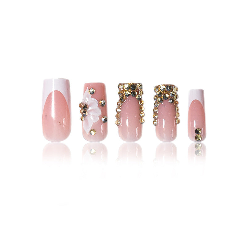 Luxuriöse mit Strass verzierte Nagelverlängerungen Karnz