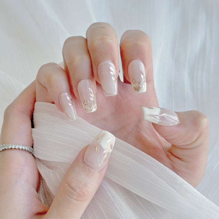 Exquisites Floral Press-On Nail Set