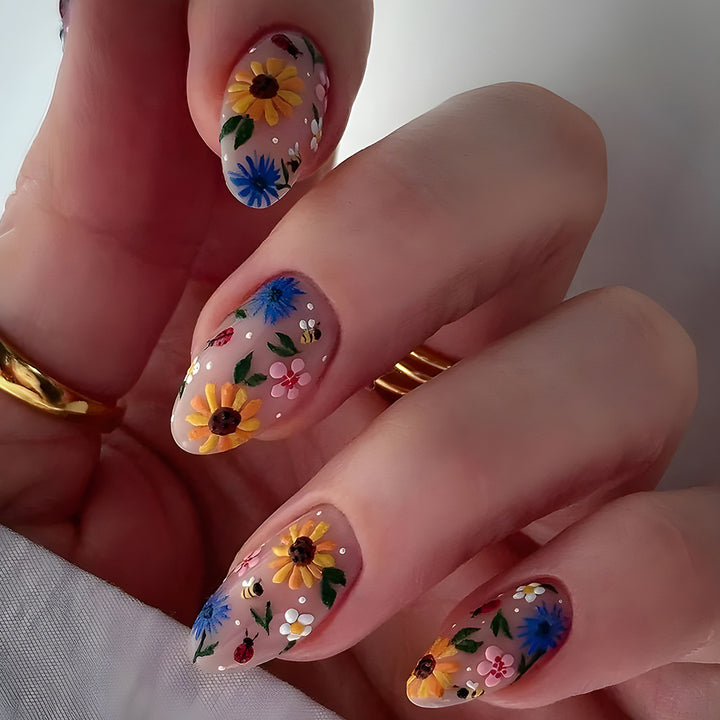 Floral Verziertes Press-On Nagelkunst Set Karnz