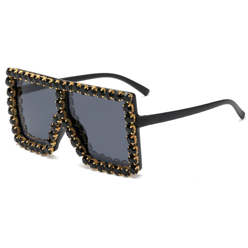 Damen auffällige quadratische Sonnenbrille mit funkelnden Applikationen Karnz