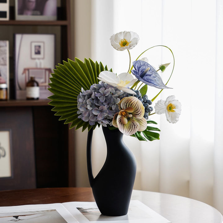 Stylische künstliche Blumenarrangement