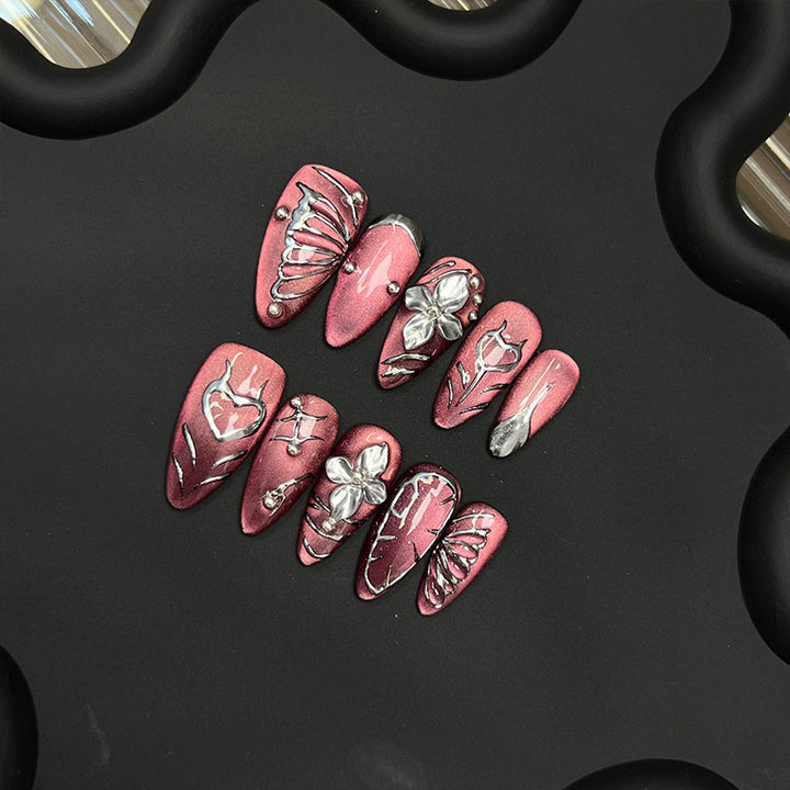 Dekorativer Press-On-Nagelset mit künstlerischen Elementen