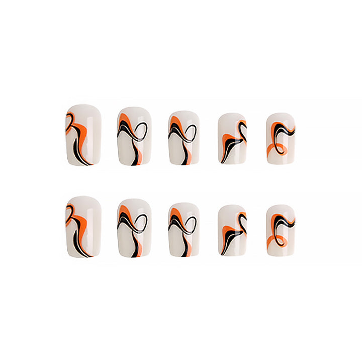 Kunstvolle Nagelspitzen mit abstraktem Farbdesign Karnz