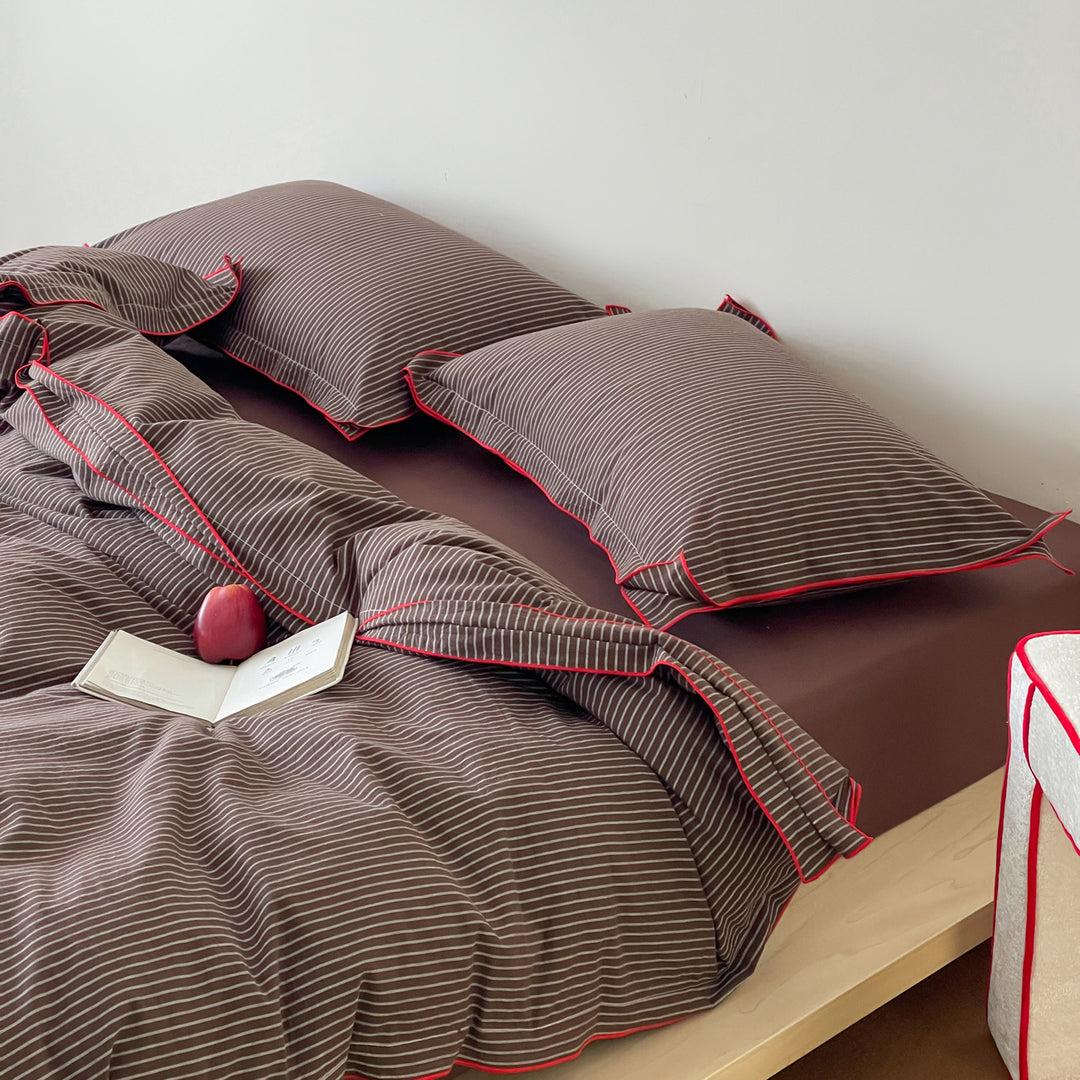 Premium-Bettbezug-Set aus Baumwoll-Satin mit feinen Nadelstreifen und kontrastierender Paspel