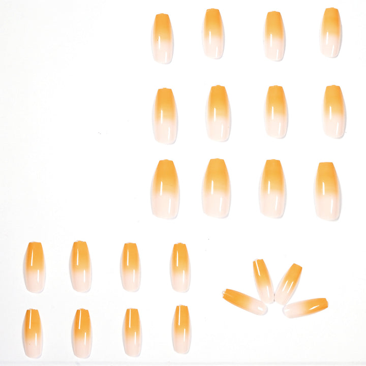 Künstliche Nagelverlängerungen im eleganten Ombre-Stil Karnz