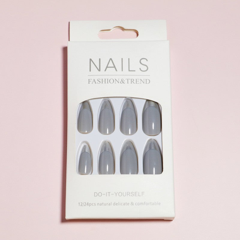 Elegante Stiletto French Tip Press-On Nägel Karnz
