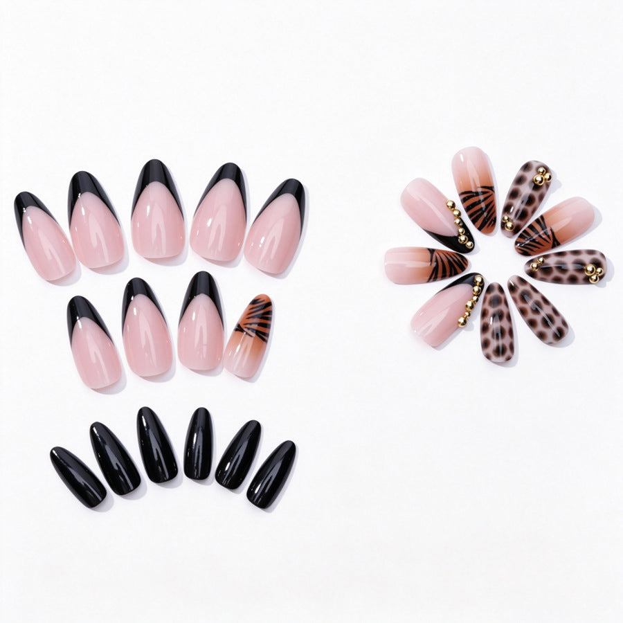 Kreatives Stiletto-Nageldesign Karnz