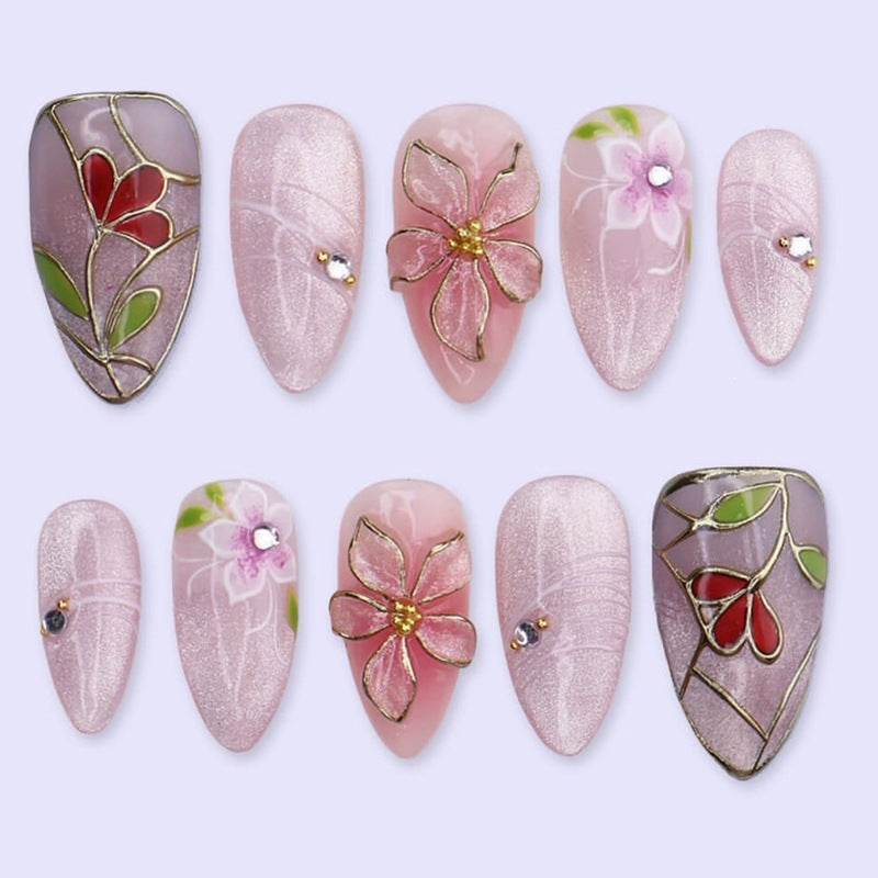 Kunstnagelset mit luxuriösen floralen Designs und Glitzerakzenten Karnz