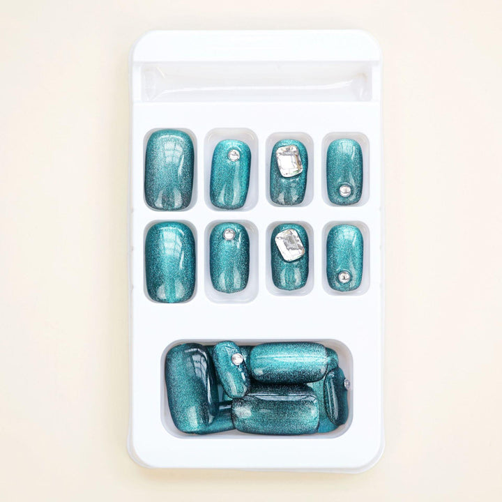 Glamouröse Ombre Press-On Nagelset mit Strass-Akzenten