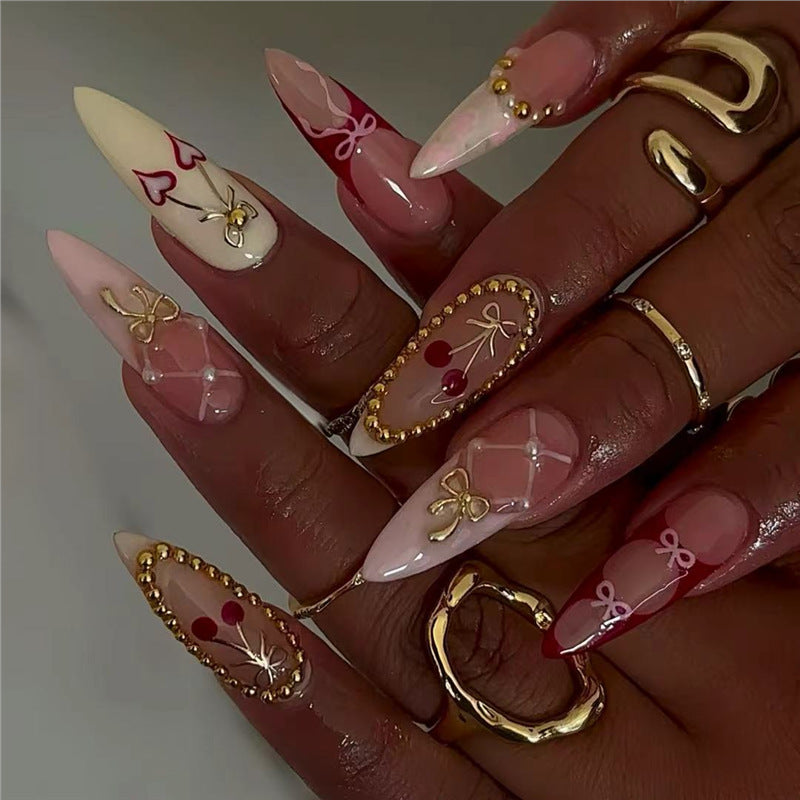 Dekorative Nagelkunst Karnz
