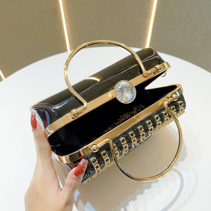 Vintage-inspirierte, mit Kristallen verzierte Handtasche