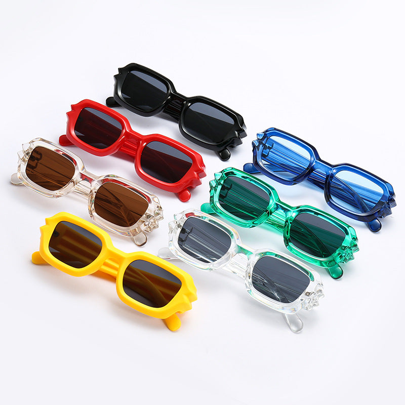 Damen Modische Sonnenbrille mit einzigartigem Rahmen und stylischen Details Karnz