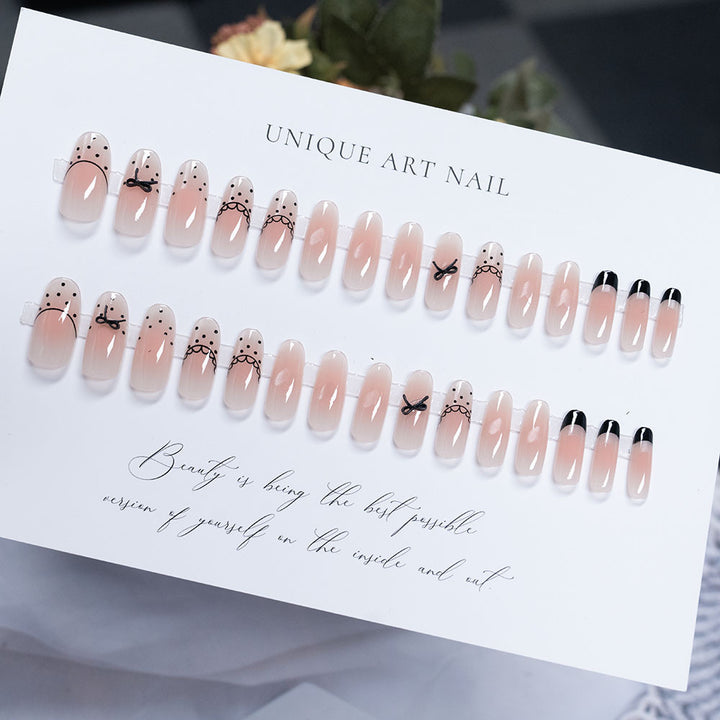 Kreatives Schleifen-Design Nagelkunst