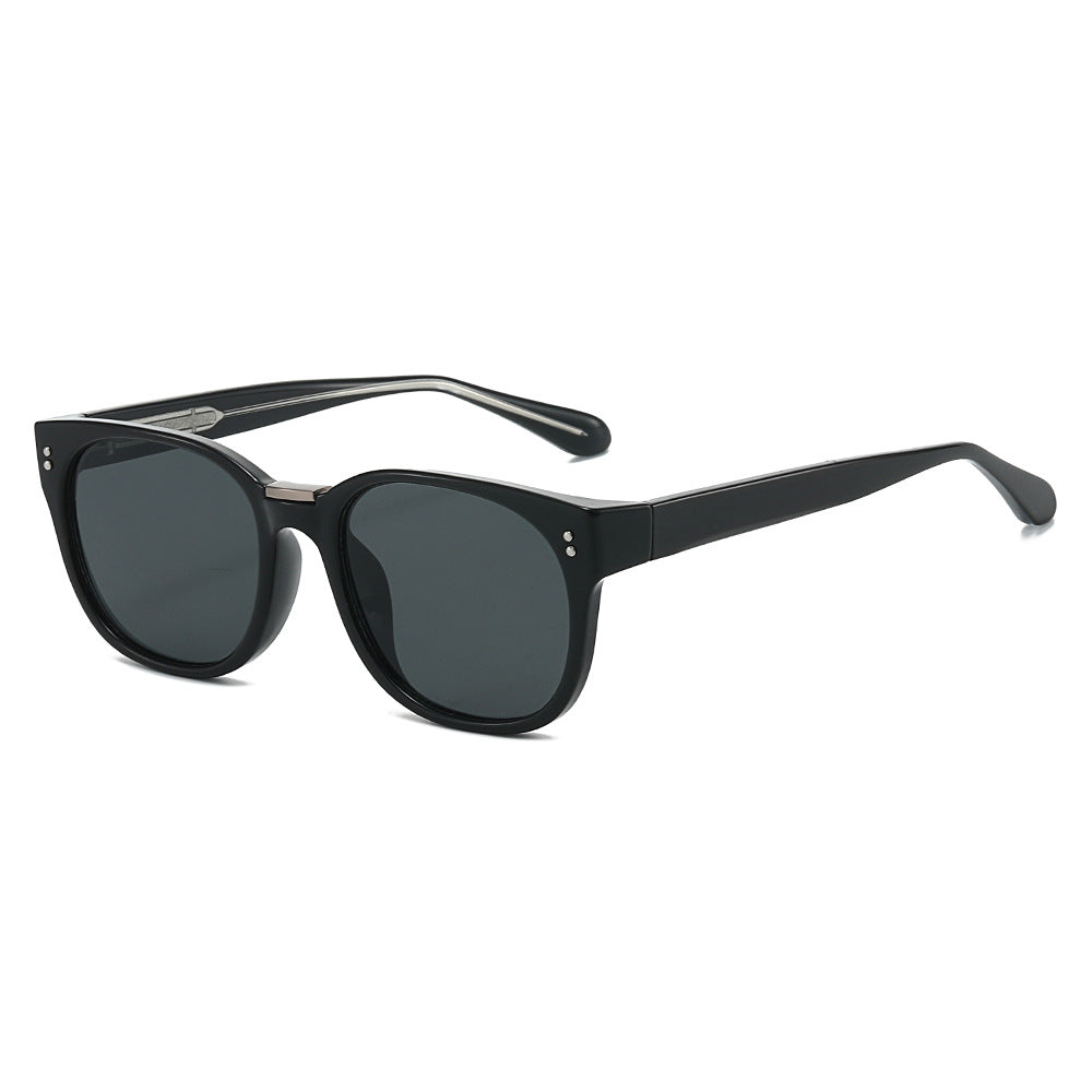 Damen modische Sonnenbrille mit transparentem Rahmen und eleganten Details Karnz