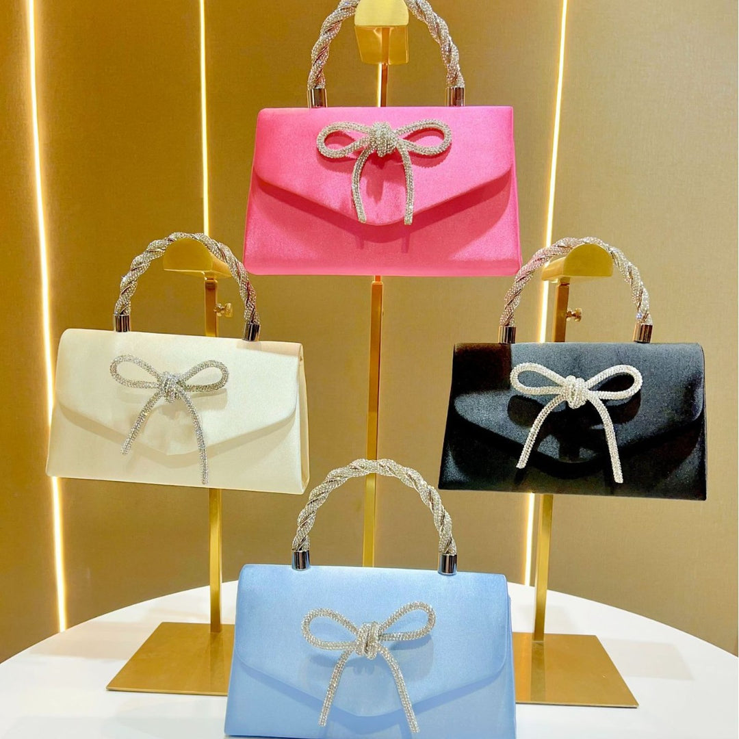 Elegante Satin Clutch