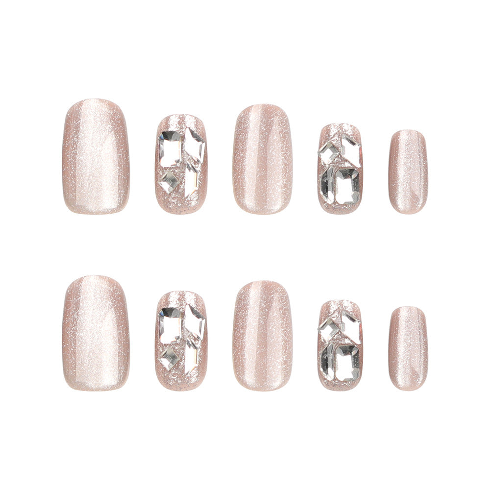 Kunstvolle Nagelverlängerungen mit Glamourösem Glitzer-Design Karnz