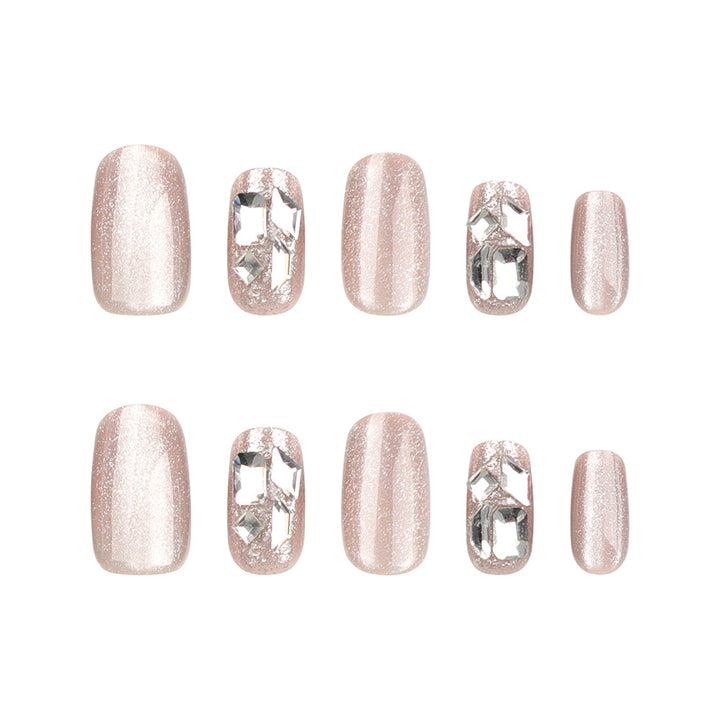 Kunstvolle Nagelverlängerungen mit Glamourösem Glitzer-Design Karnz