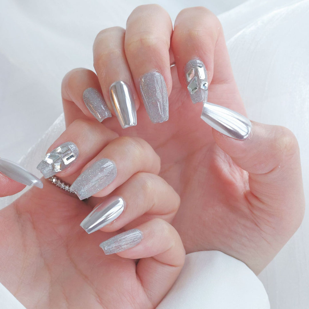 Glamourös Metallic Press-On Nail Art Set