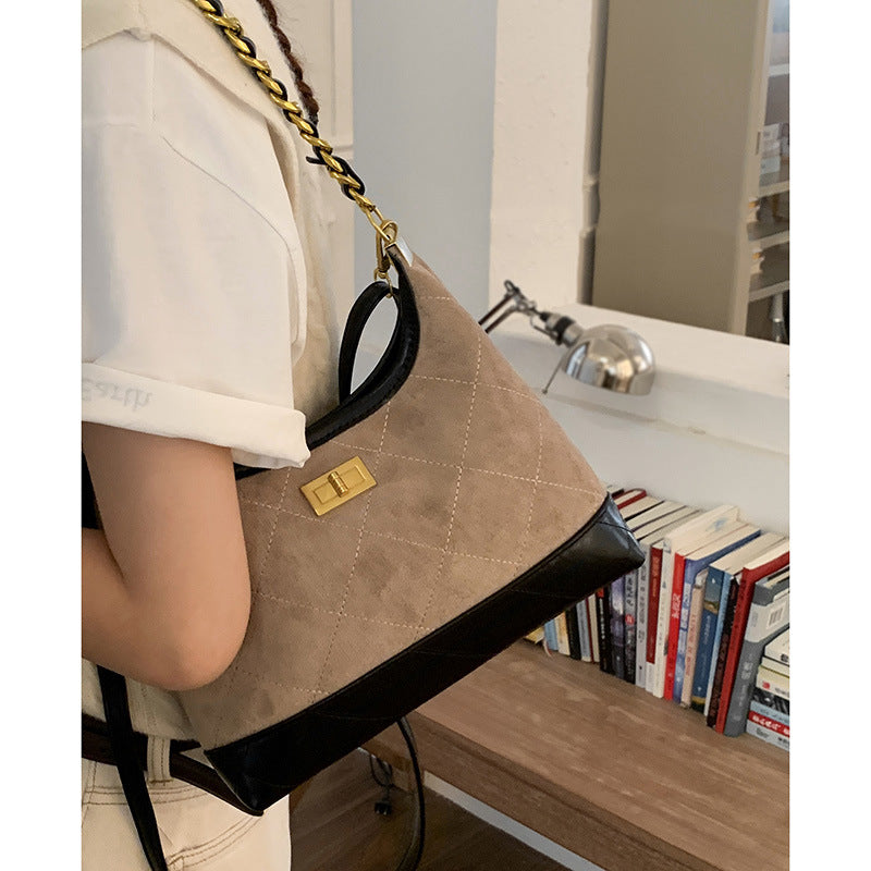 Gepolsterte Wildleder Hobo Handtasche Karnz