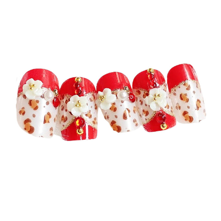 Künstlerisches Press-On-Nagelset mit floralen und tierischen Druckdesigns