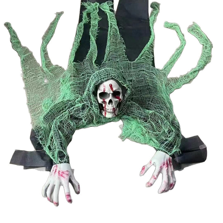 Gruselige kriechende Halloween-Dekofigur mit Schädel, blutigen Händen und zerrissener Netzstoffbespannung
