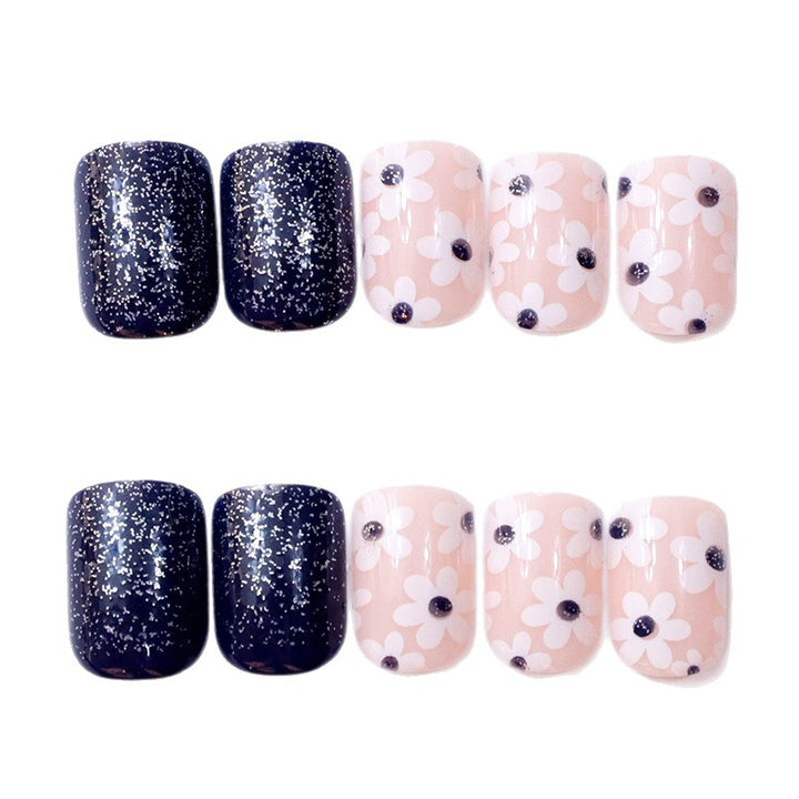 Dekorative florale Press-On Nagelverzierungen Karnz