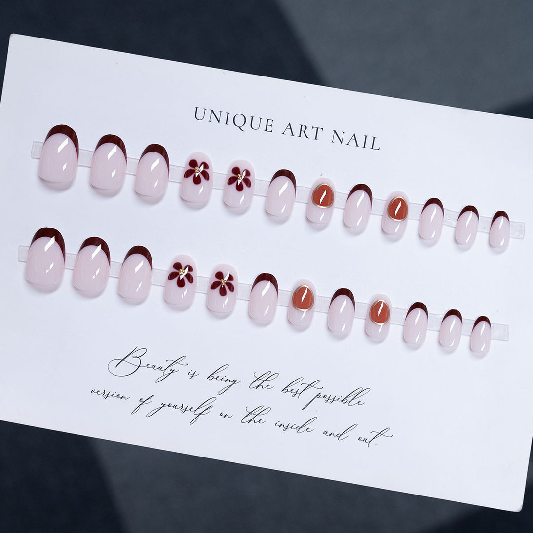 Blumen-inspiriertes Press-On Nagelkunst