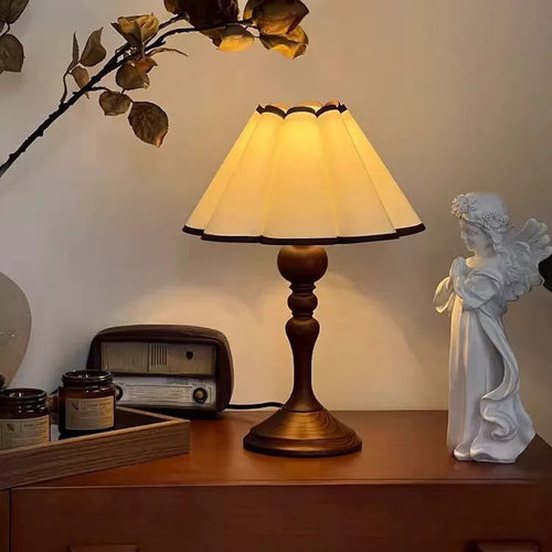 Klassische Stoffschirm-Tischlampe