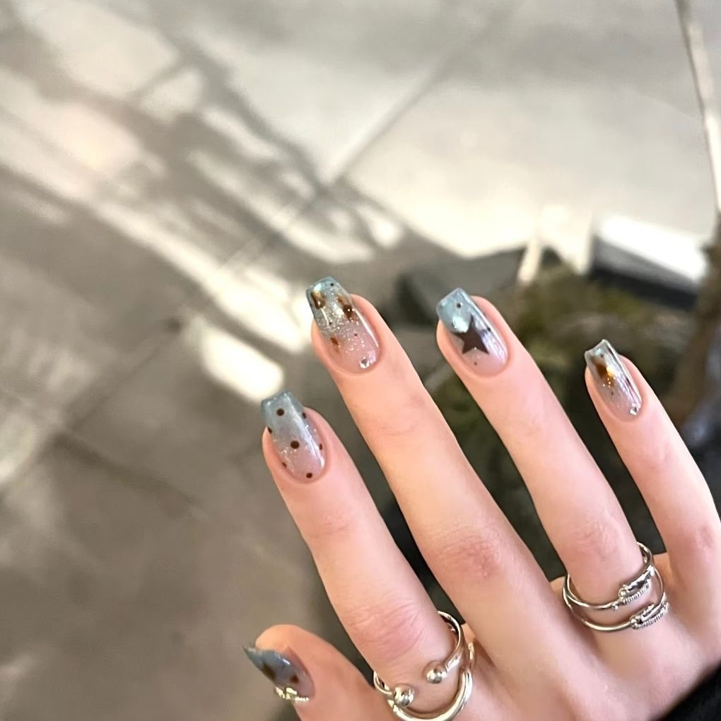 Künstlerische Gel-Nagelerweiterungen