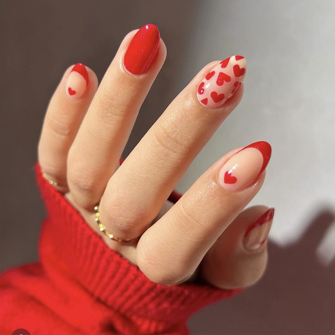 Kunstvolle Coole Nagelkunst mit Herzen Karnz