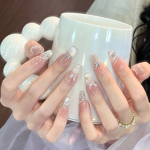 Dekoratives Press-On-Nagelset mit Schmetterlingsakzenten Karnz