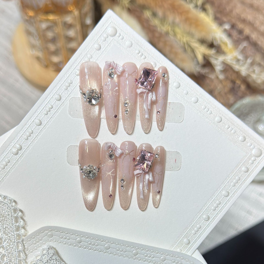 Verzierte mit Strass besetzte Stiletto-Press-On-Nägel Karnz