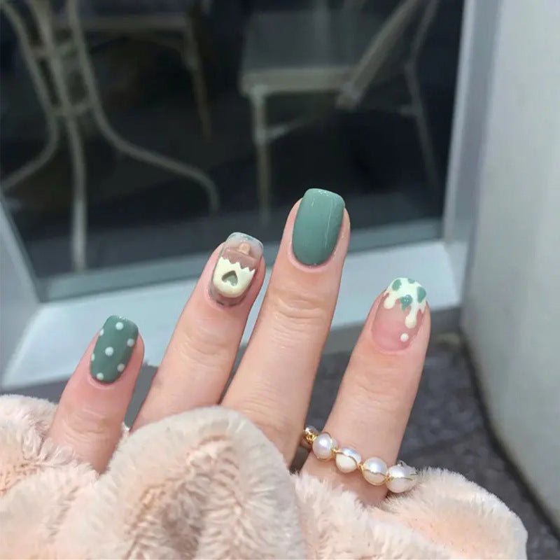 Kunstnagelset mit detailreichem Design Karnz