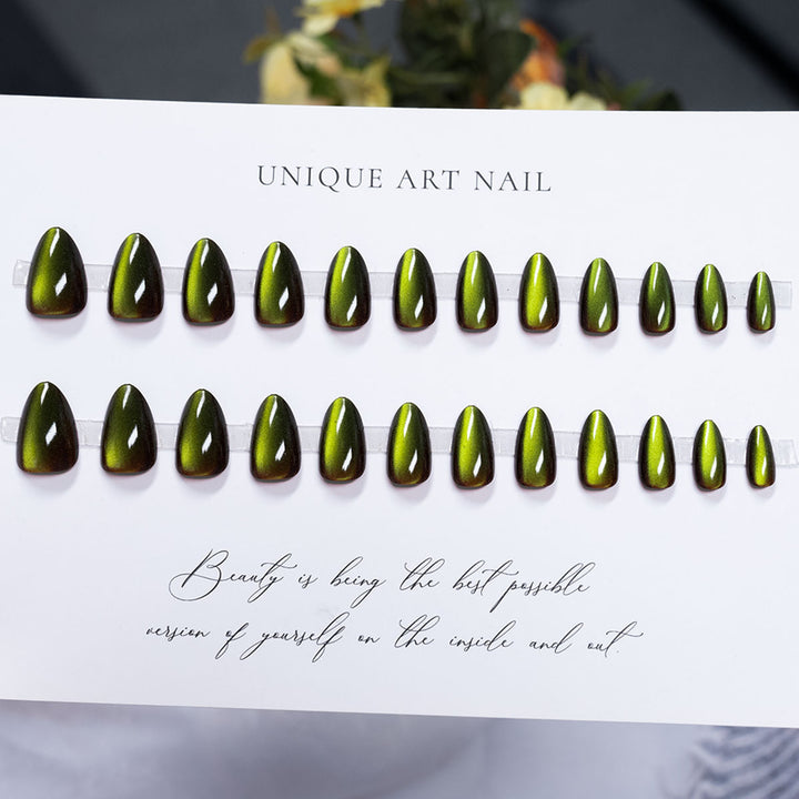 Glänzendes Press-On Nagelkunst Set