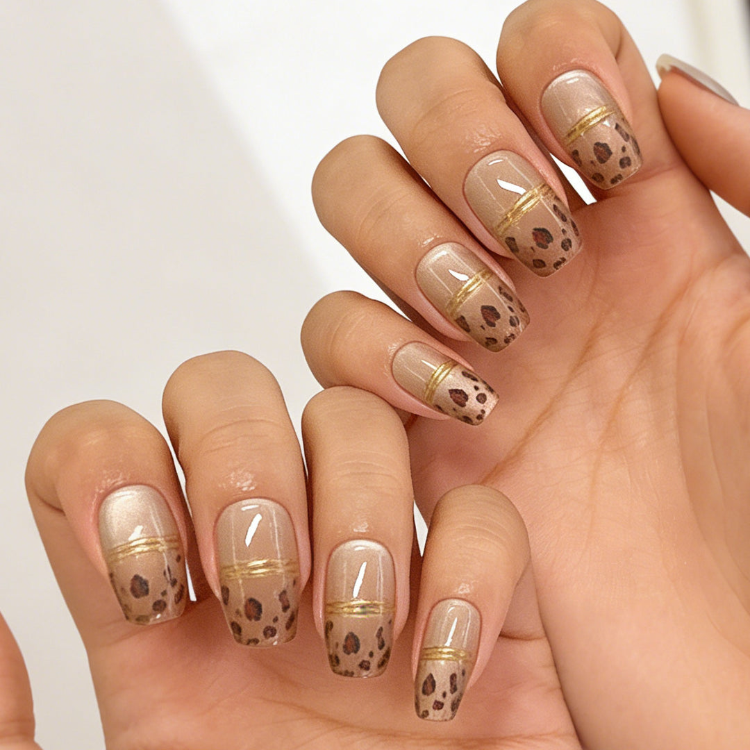 Elegantes Press-On Nagelkunst Set Karnz