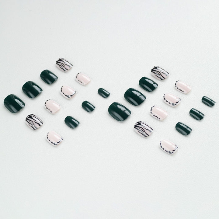 Künstlerisches Nail Art Set mit geometrischen Mustern