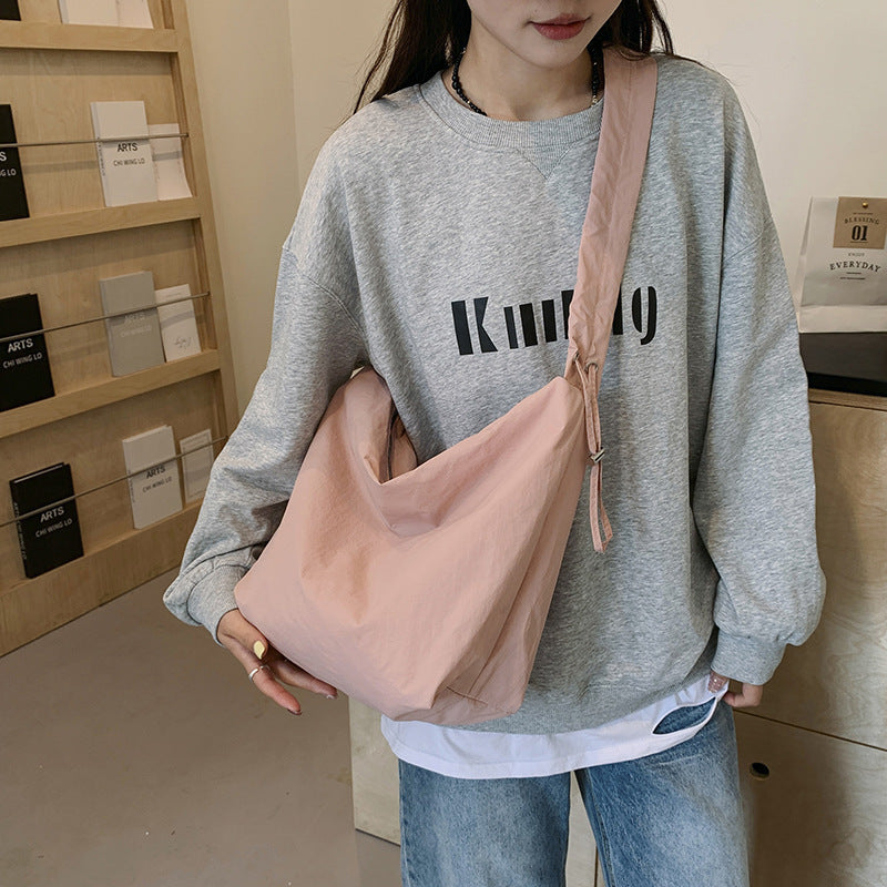 Lässige lässige Hobo-Tasche Karnz
