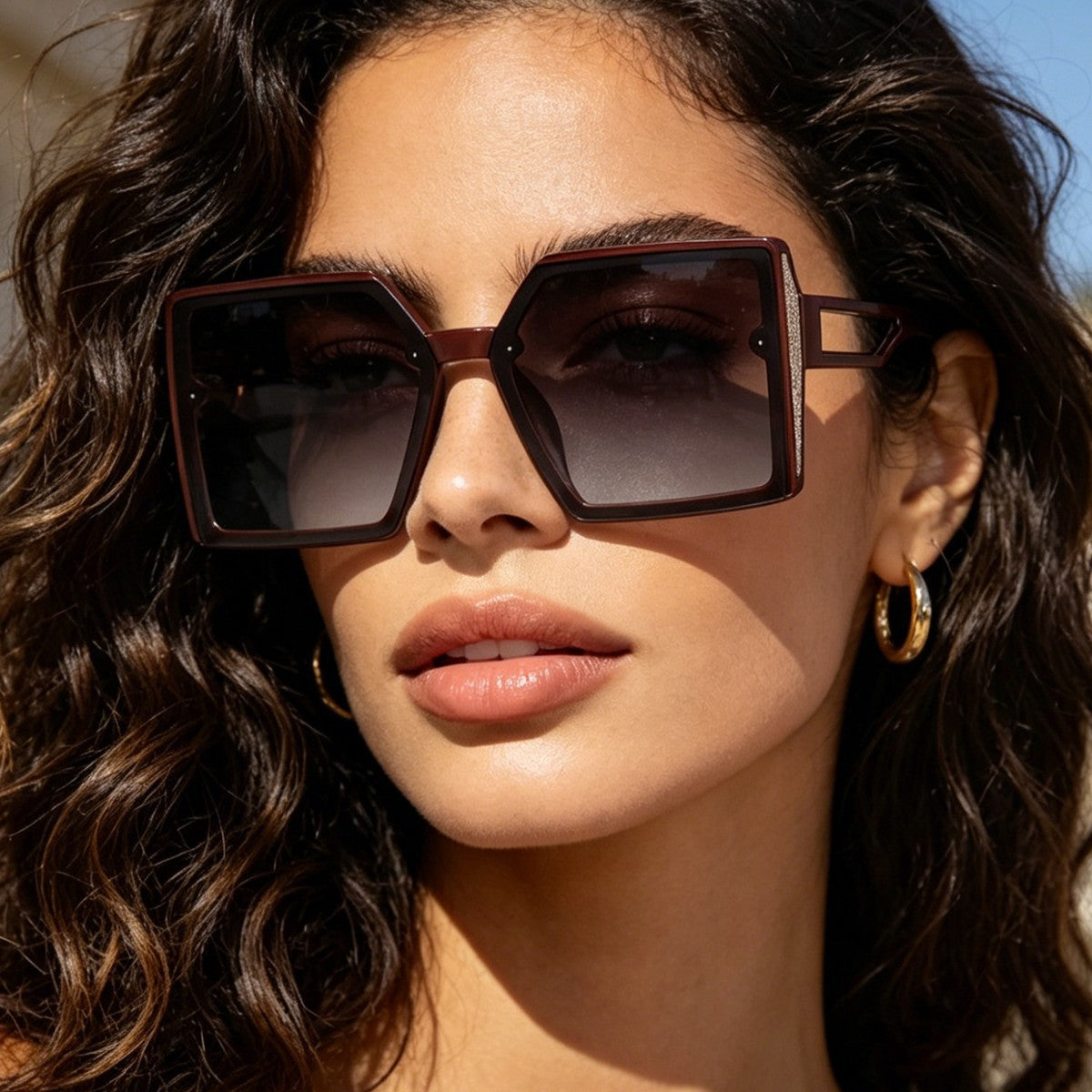Damen Sonnenbrille mit einzigartigem quadratischem Rahmen und funkelndem Akzent Karnz