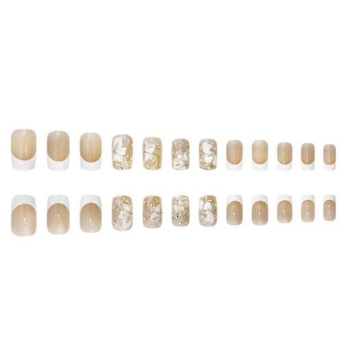 Elegante Blumendesign Nagelkunstveredelungen Karnz