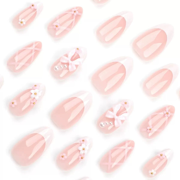 Kunstnagelset mit eleganten Schleifen und floralen Akzenten Karnz