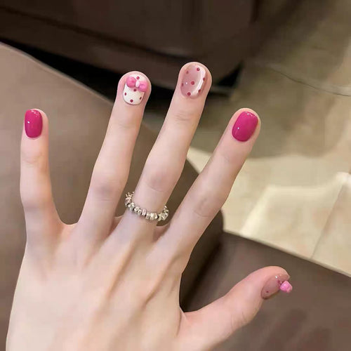 Farbige Nagelkunst Karnz