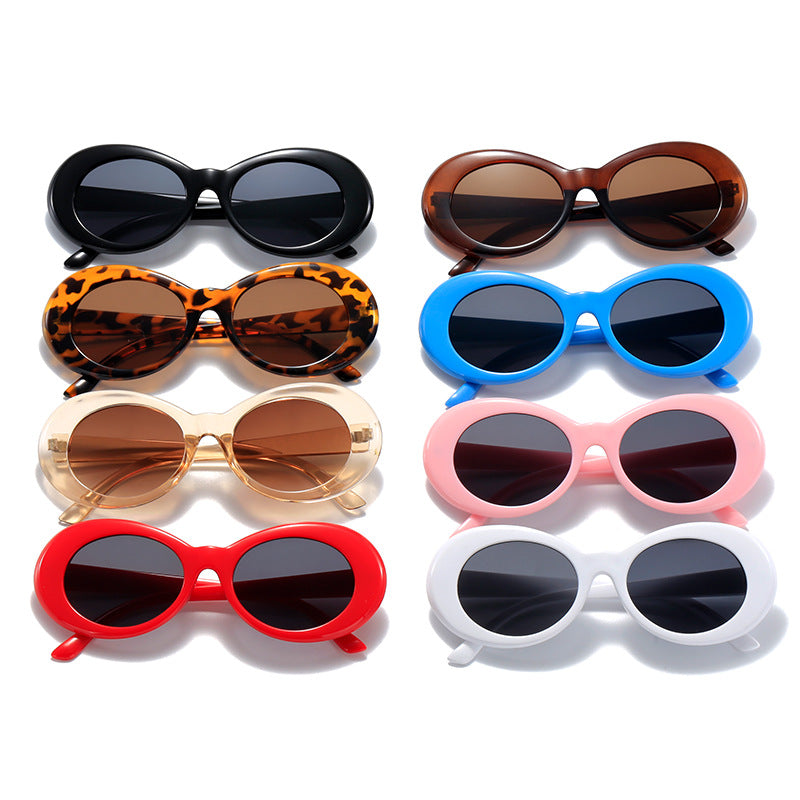 Damen Retro-inspirierte Sonnenbrille mit einem eleganten, ovalen Rahmen Karnz