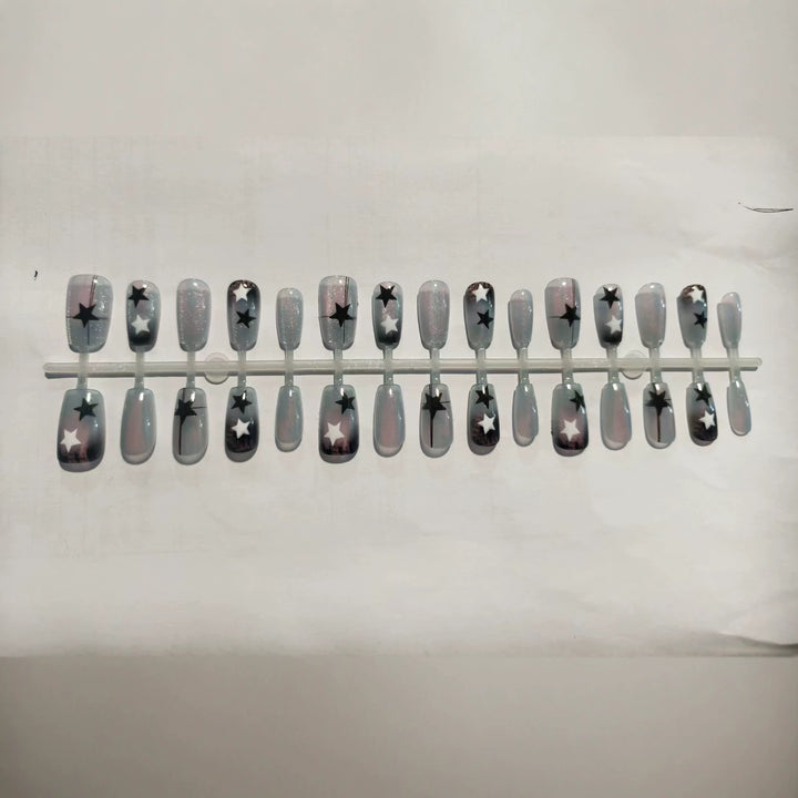 Künstlerisches Sternmuster Press-On Nagelset Karnz