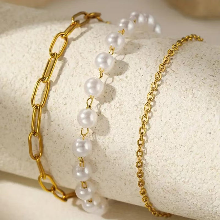 Elegantes Schichten Perlen- und Kettenarmband-Set Karnz