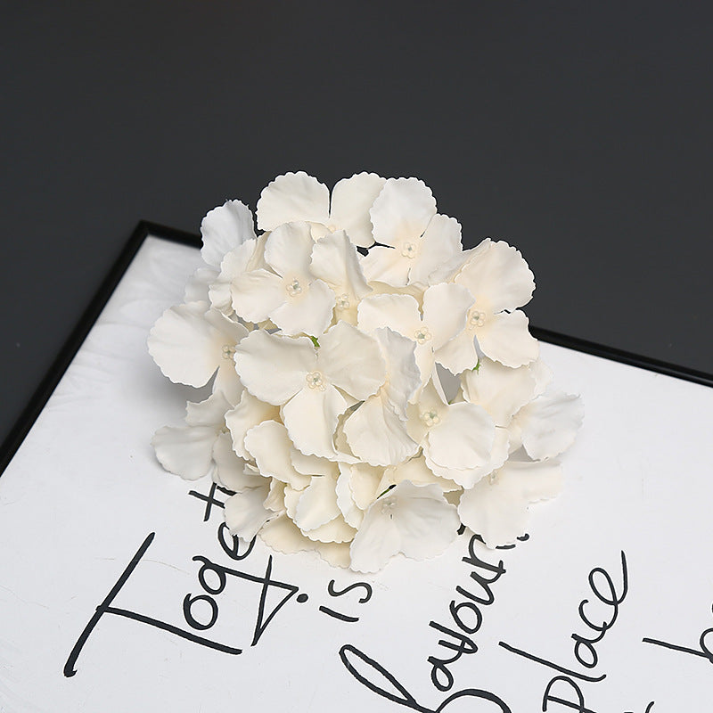 Elegante dekorative Blumenarrangement